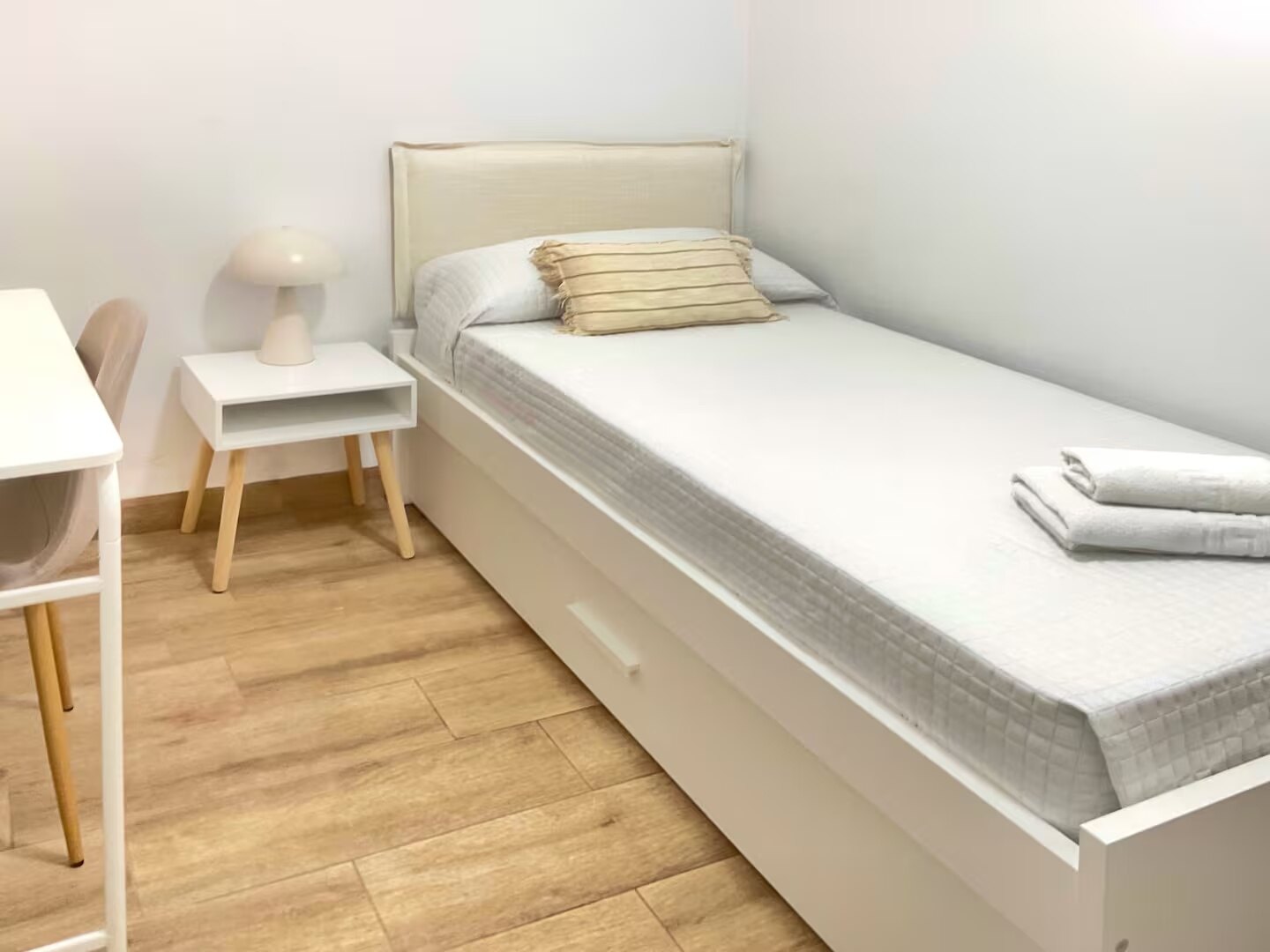 Detalle de dormitorio individual
